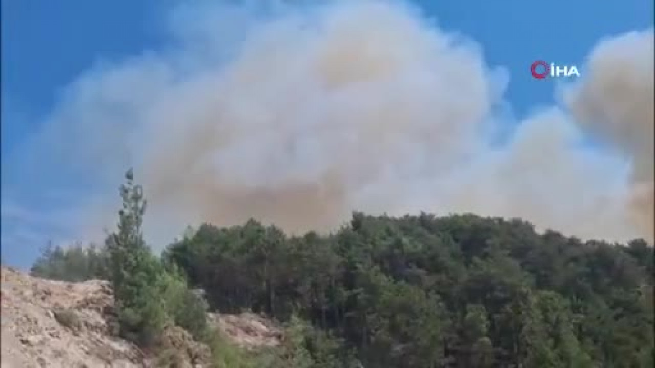 Sındırgı'daki yangın Kütahya'ya doğru ilerliyor...Hummalı müdahale sürüyor