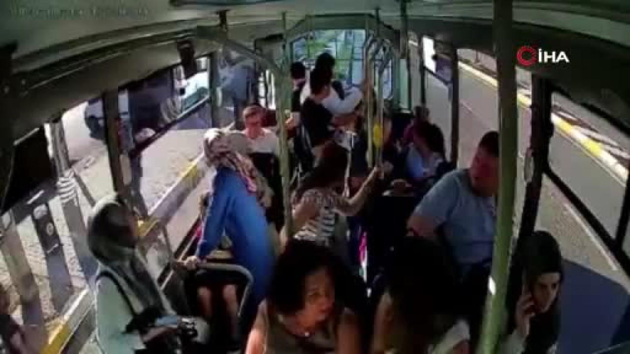 Minibüste fenalaşan genç kız için şoför güzergahını değiştirdi