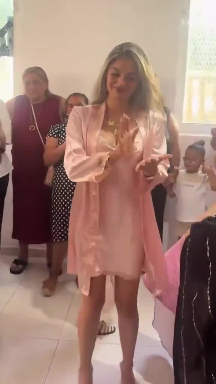 Bu nasıl gelenek? Düğün sonrası gelini gerdeğe hazırladılar