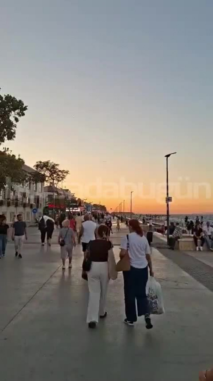 Sıcak havadan bunalan Bursalılar, Mudanya sahiline akın etti...