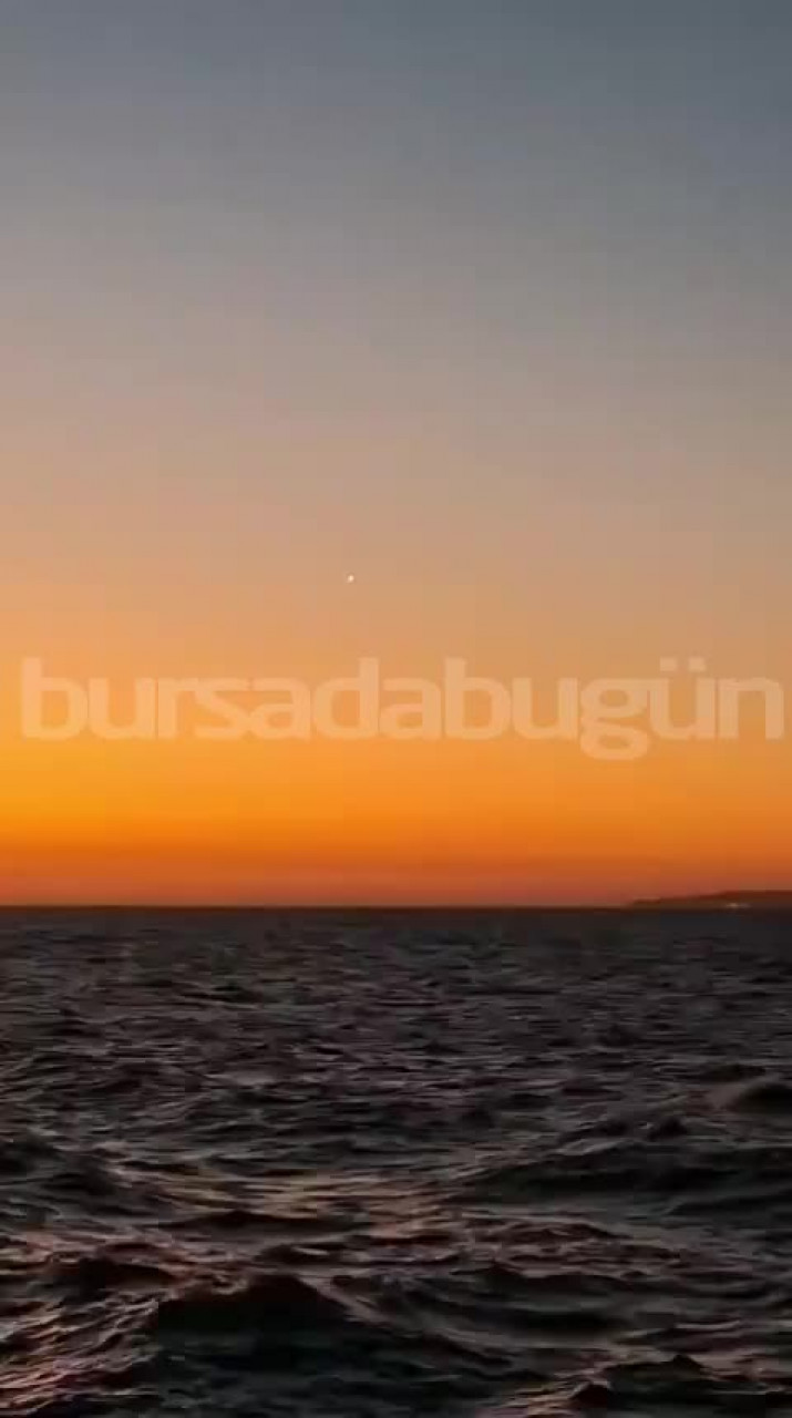 Bursa'da gün batımında dikkat çeken görüntü! Gökyüzündeki ışık merak uyandırdı
