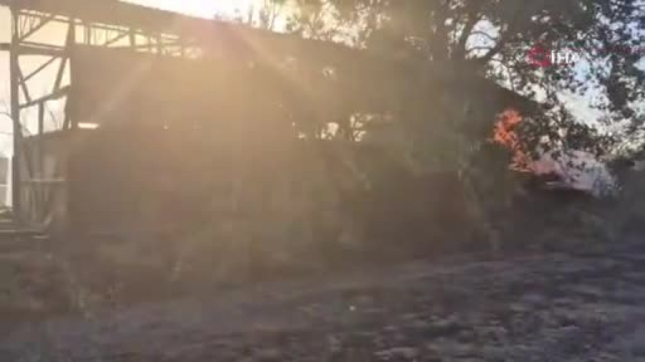 Bursa'da depo ve tarlalık alanda yangın: Ekipler seferber oldu