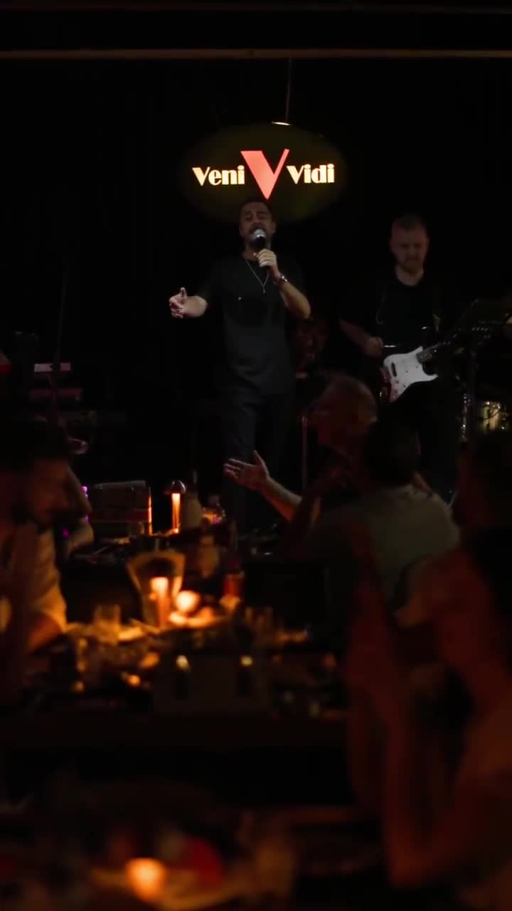 İrfan Şehitoğlu'ndan FSM'de unutulmaz gece: Veni V Vidi Pub Lounge Bar'da müzik şöleni