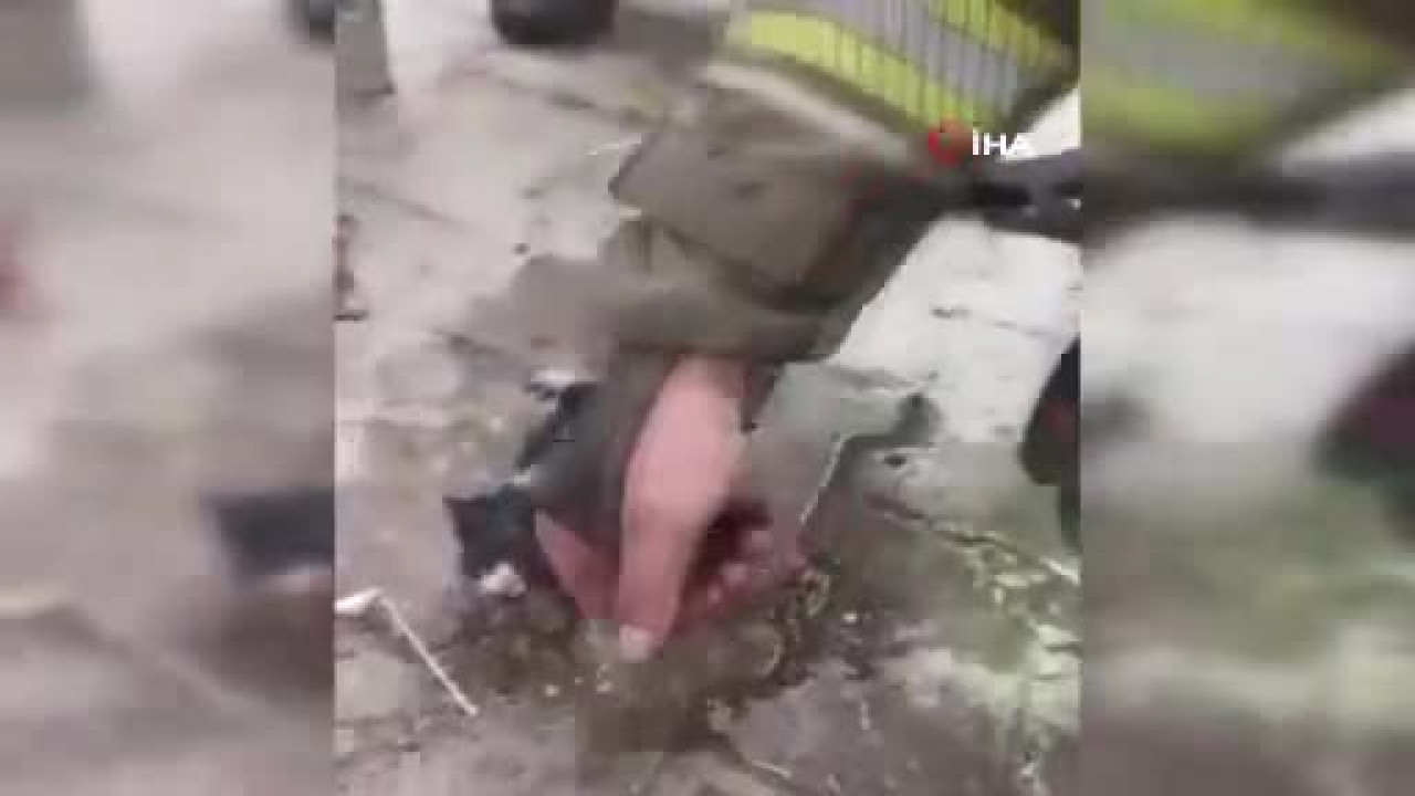 Alevlerin arasından çıkarıldı! Bursa'da yürekleri ısıtan anlar