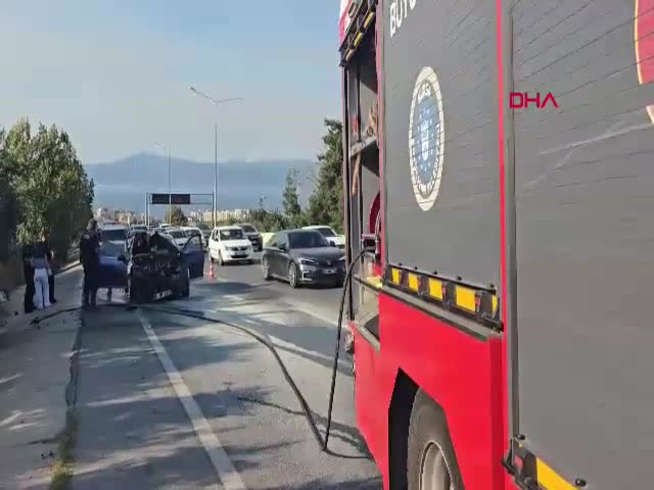 Bursa'da yürekleri ağza getiren an! Otomobil bir anda alev aldı