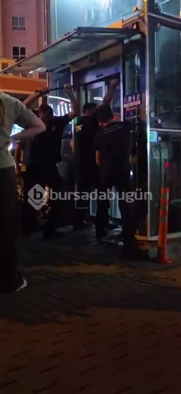 Bursa'da metro asansöründe kabus dolu anlar!...
