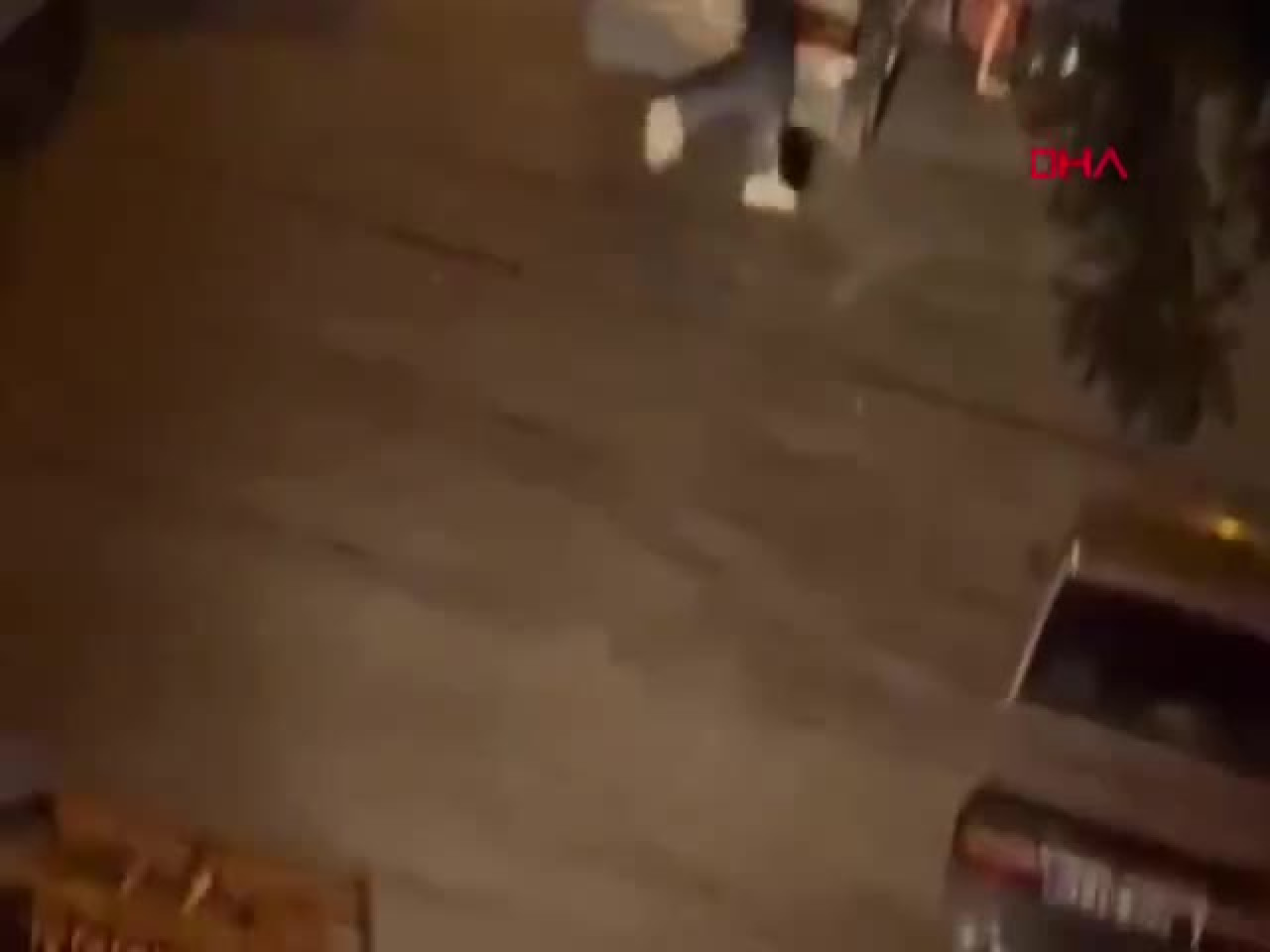 Şanlıurfa'da tehlikeli yolculuk kamerada: Bagajdan yola savruldu