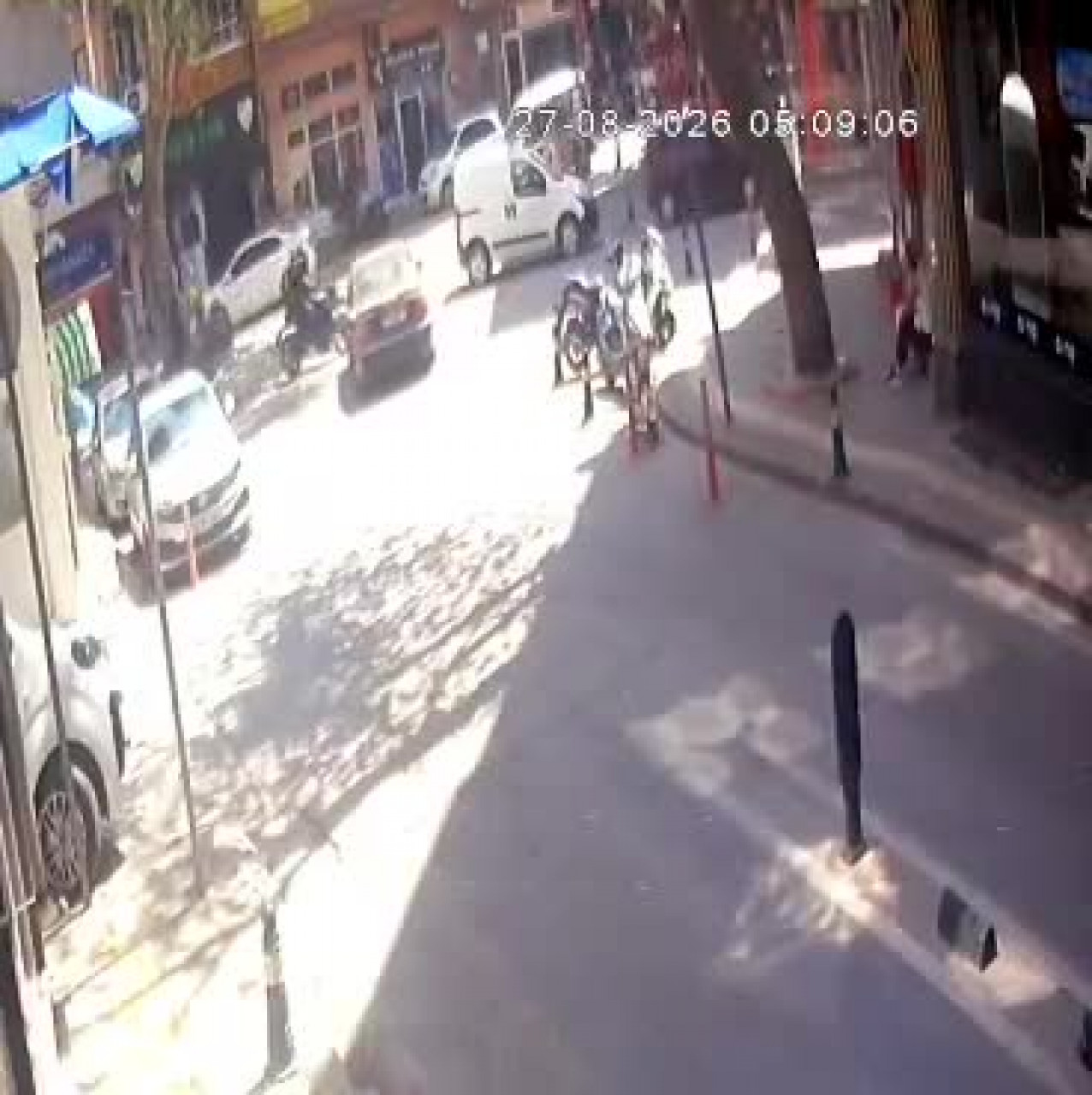 Bursa'da otomobil ile motosiklet çarpıştı!