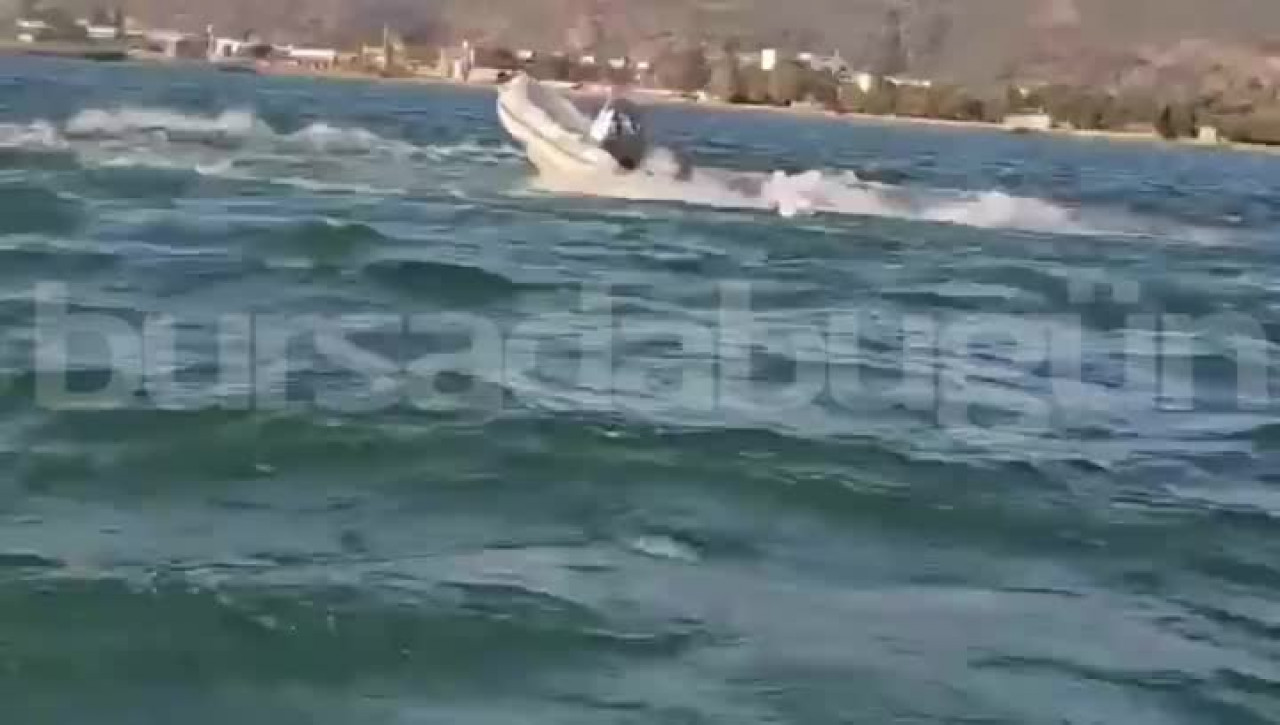 İznik Gölü'nde can pazarı! Bottan suya düşen 3 kişiyi vatandaşlar kurtardı