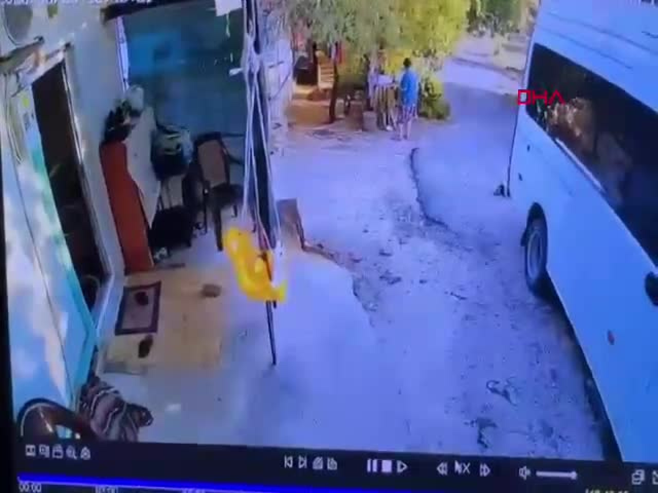 Babasının kullandığı minibüsün altında kalan 1,5 yaşındaki Yakup hayatını kaybetti!