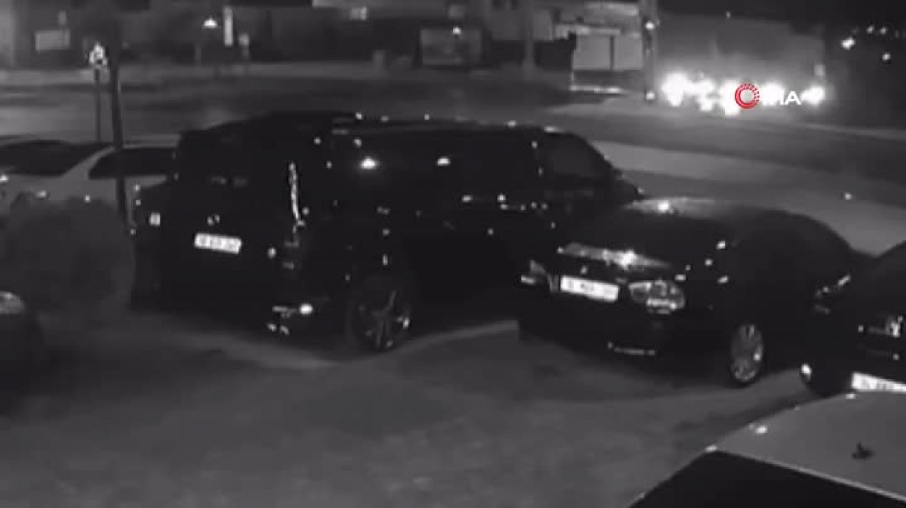 Kırmızı ışıkta geçen otomobil sürücüsü kaza yaptı... O anlar kamerada