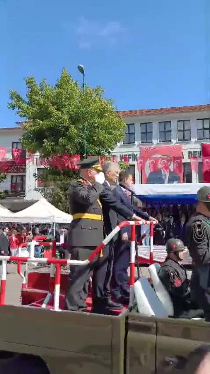 Bir milletin zaferi! Bursa sokaklarında 30 Ağustos coşkusu...