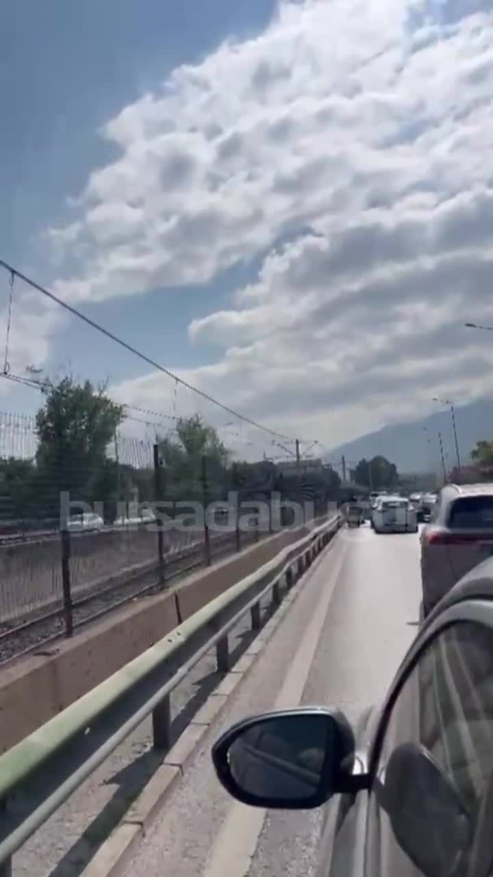 Bursa iki araç çarpıştı! Trafik yoğunluğu oluştu