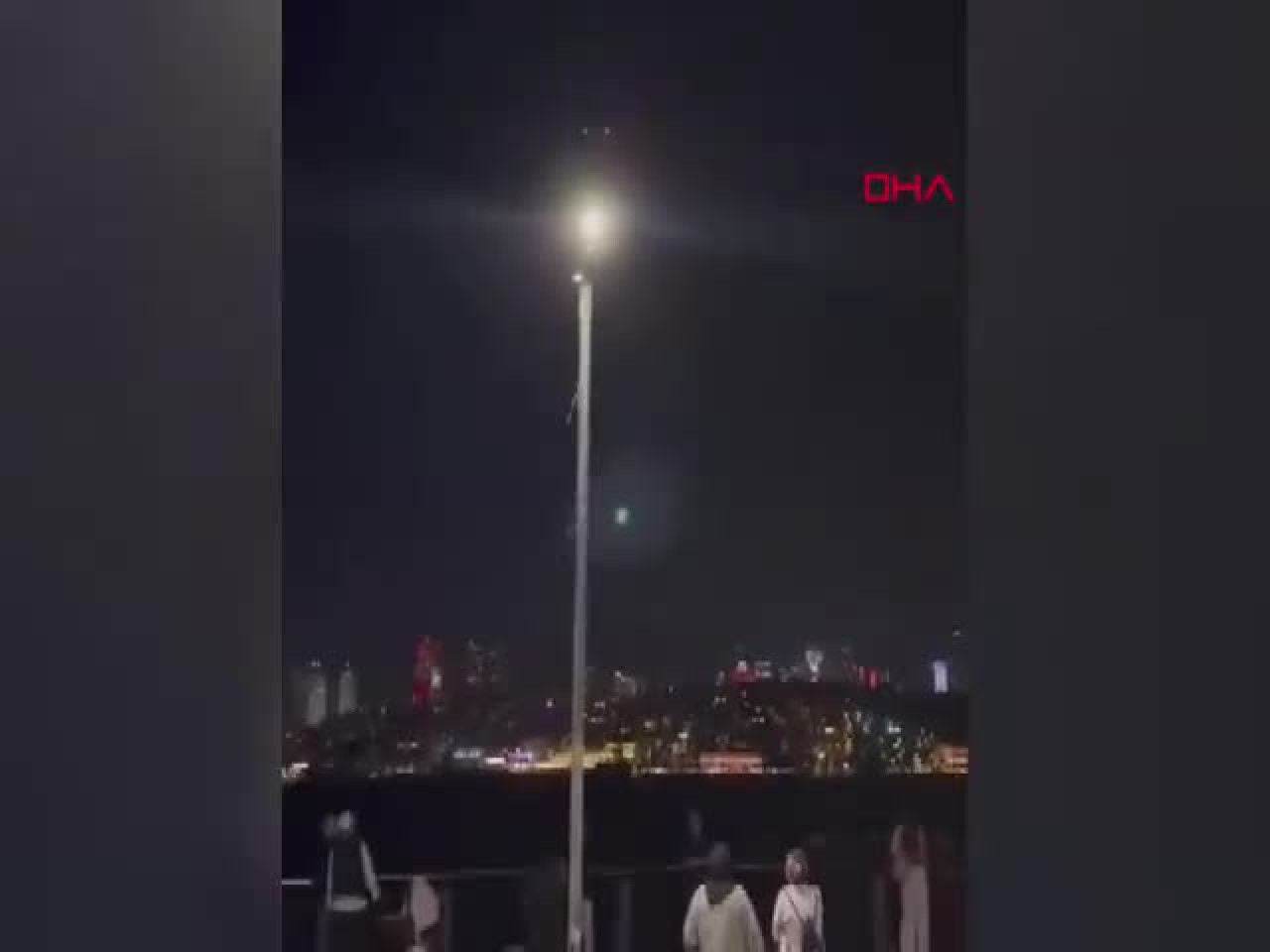 Üsküdar sahilinde dikkat çeken anons! Polis dronu havadan uyardı