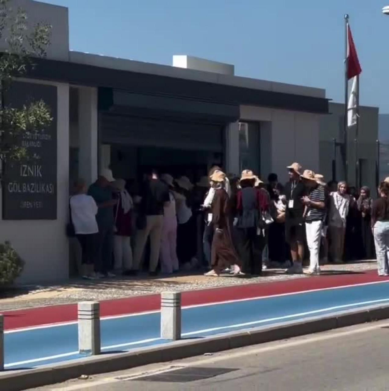 İznik'e yabancı turist akını sürüyor! Papa ziyareti kenti hareketlendirdi...