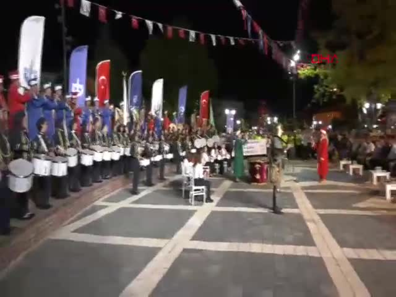 Bursa Yenişehir'de Altın Biber Festivali'ne 88 kişilik gösteri damga vurdu