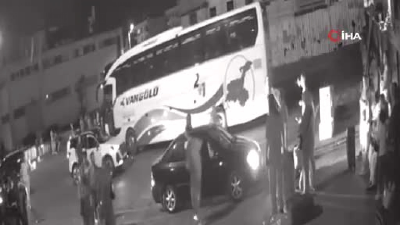 İstanbul'u kana bulayacaktı! İşte 21 yaşındaki teröristin polisle çatışma anı...