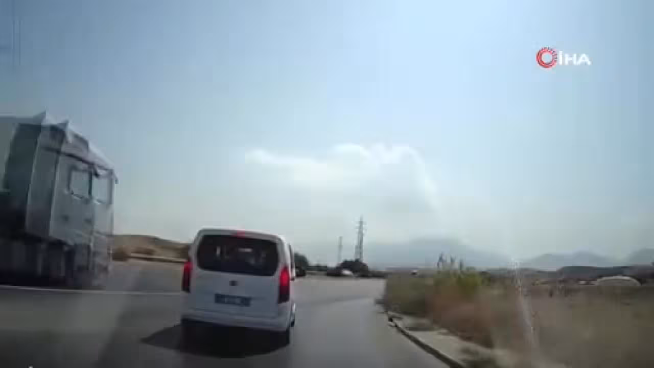 Çevre yolunda akılalmaz kaza! Bir anlık unut...