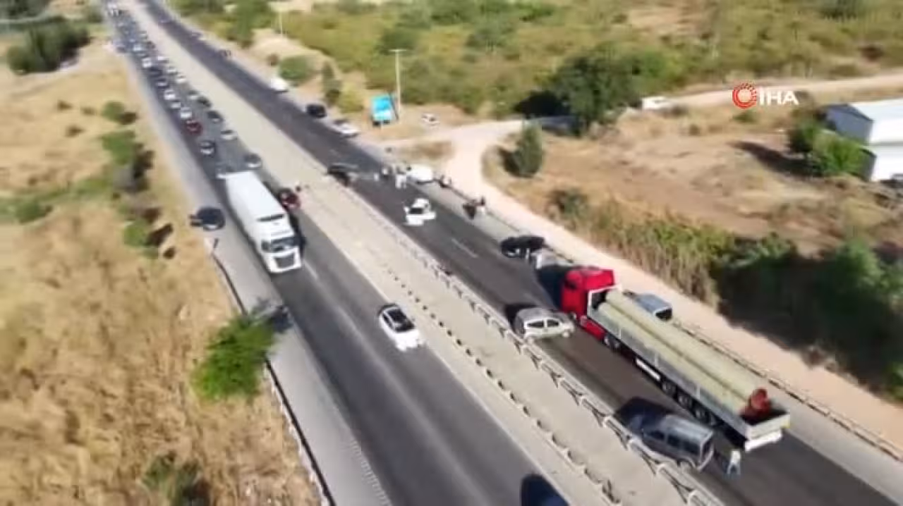 Tırdan dökülen mazot ortalığı savaş alanına ...