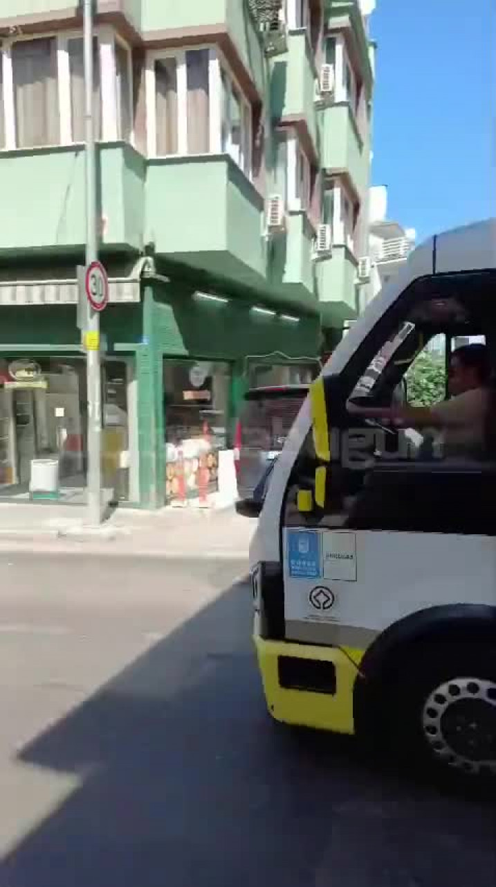 Bursa'da eşya taşıma çalışması trafiği tehlikeye attı