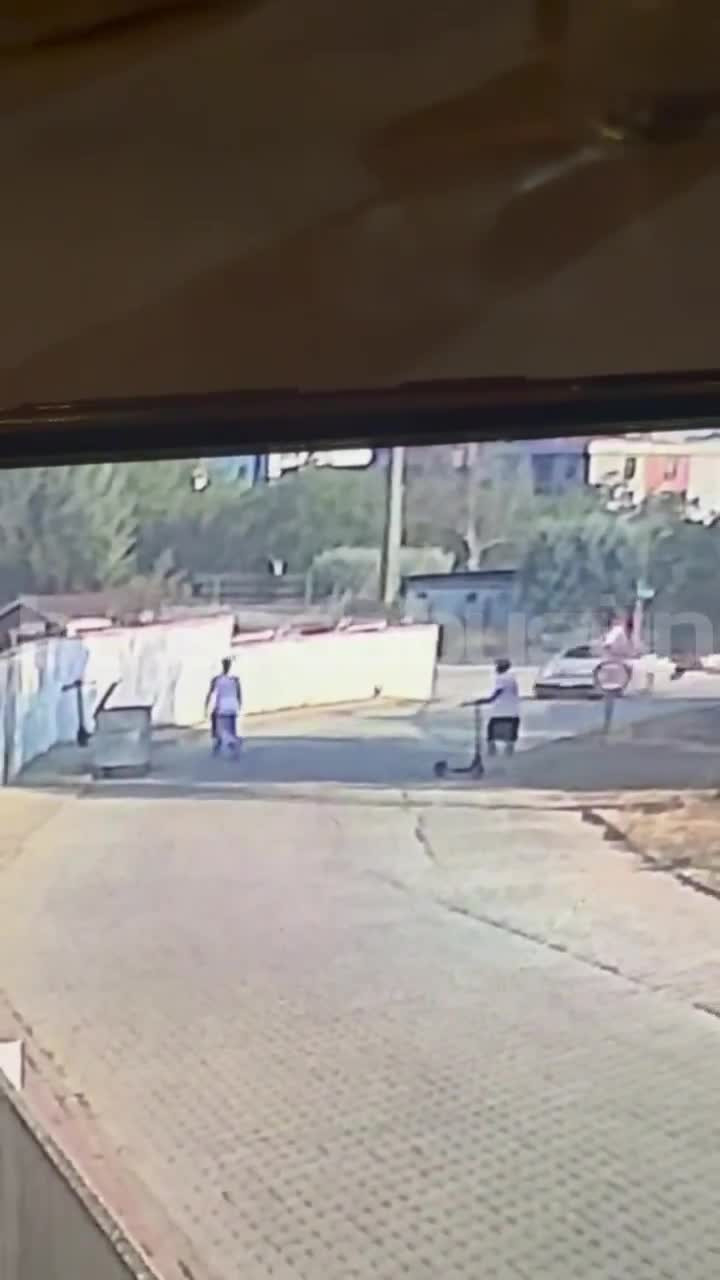 Bursa'da kaşla göz arasında hırsızlık! Kameralara yakalandı...