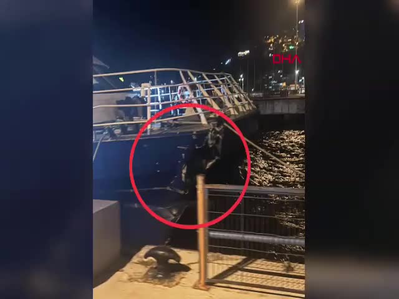 Bursa'da deniz otobüsü iskeleye çarptı: Yolcular büyük panik yaşadı!
