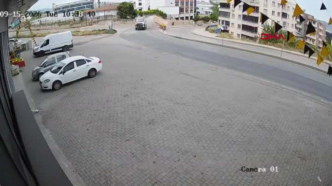Bursa'da refüjü aşıp karşı şeride daldı! Hafriyat kamyonu dehşet saçtı