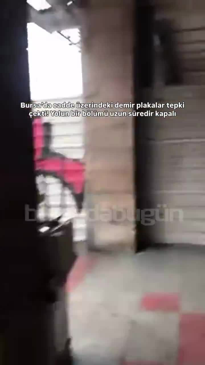 Bursa'nın kalbinde ısrarla kaldırılmayan demir plakalar : Vatandaşlar çileden çıktı!