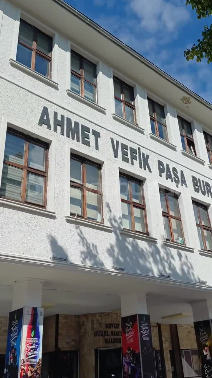 Sahne sırası Bursa'da: 9 dev yapımla sezonun ilk perdesi açılıyor!
