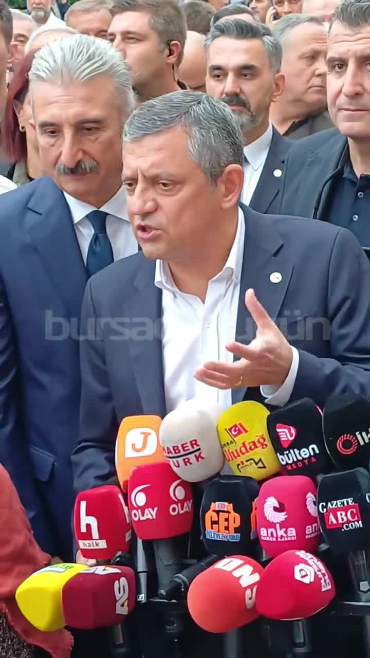 Özgür Özel Bursa'da açıkladı! Parti ismi değişiyor mu?