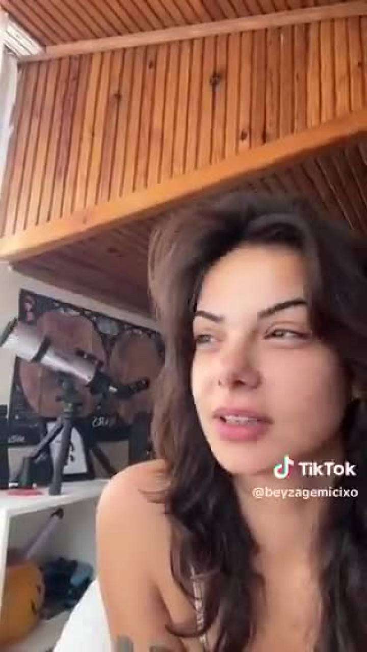 Ağlaya ağlaya yardım istedi: "Kendimi yok etmek üzereyim"