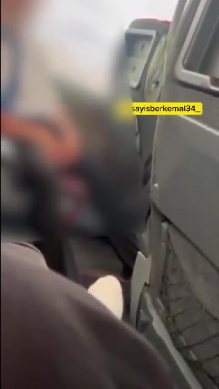 Otobüste mide bulandıran anlar! Kadın yolcu telefonu çıkarıp kaydetti...