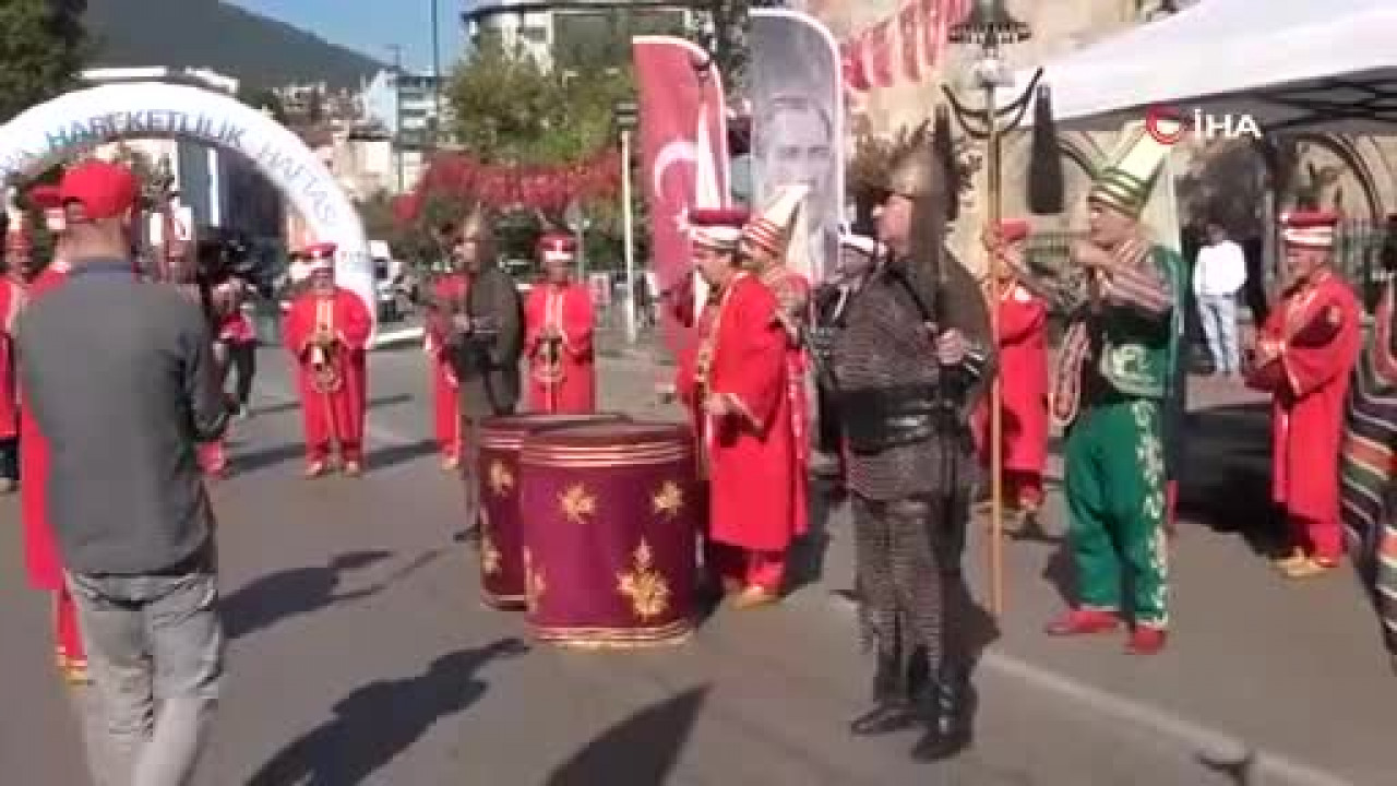 Bursa'da Avrupa Hareketlilik Haftası'nda renkli görüntüler! Heykel'de vatandaşlar bir araya geldi