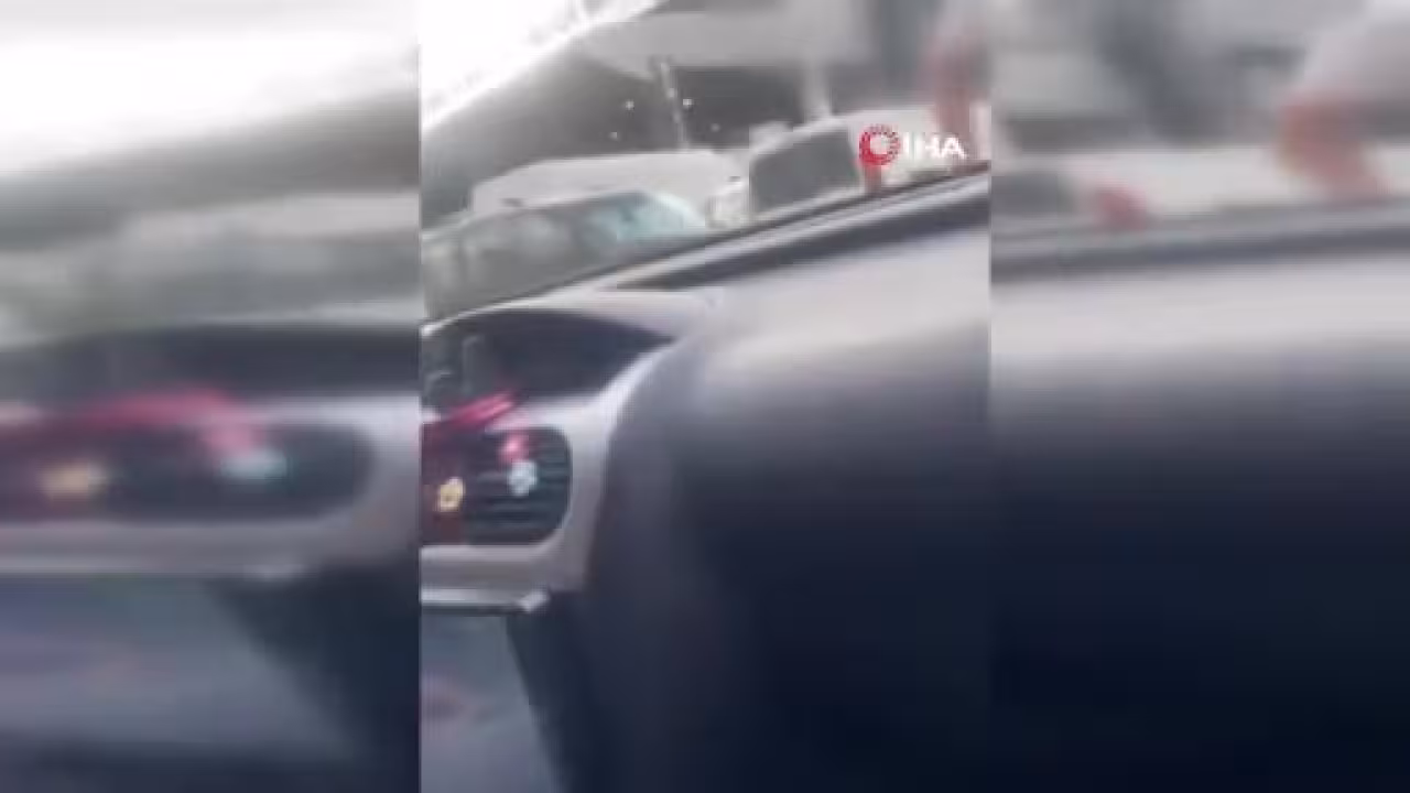 Korna çaldı, olanlar oldu! Otomobilin önünü ...