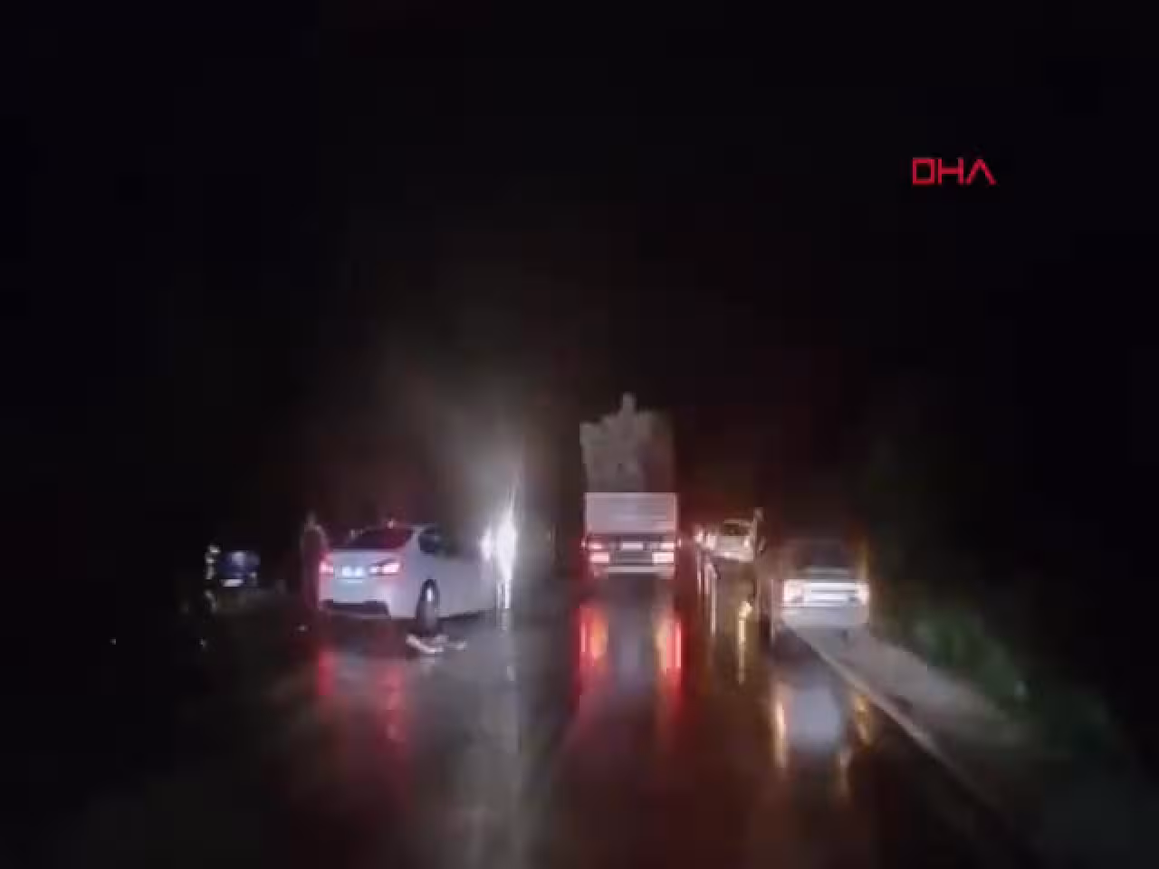 Bursa'da iki otomobil çarpıştı: 22 yaşındaki...