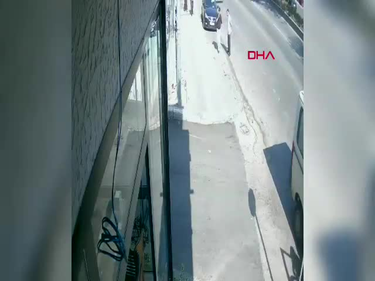 Bursa'da eşiyle yolda yürürken silahlı saldırıya uğradı! Enişte ve kardeşi tutuklandı...