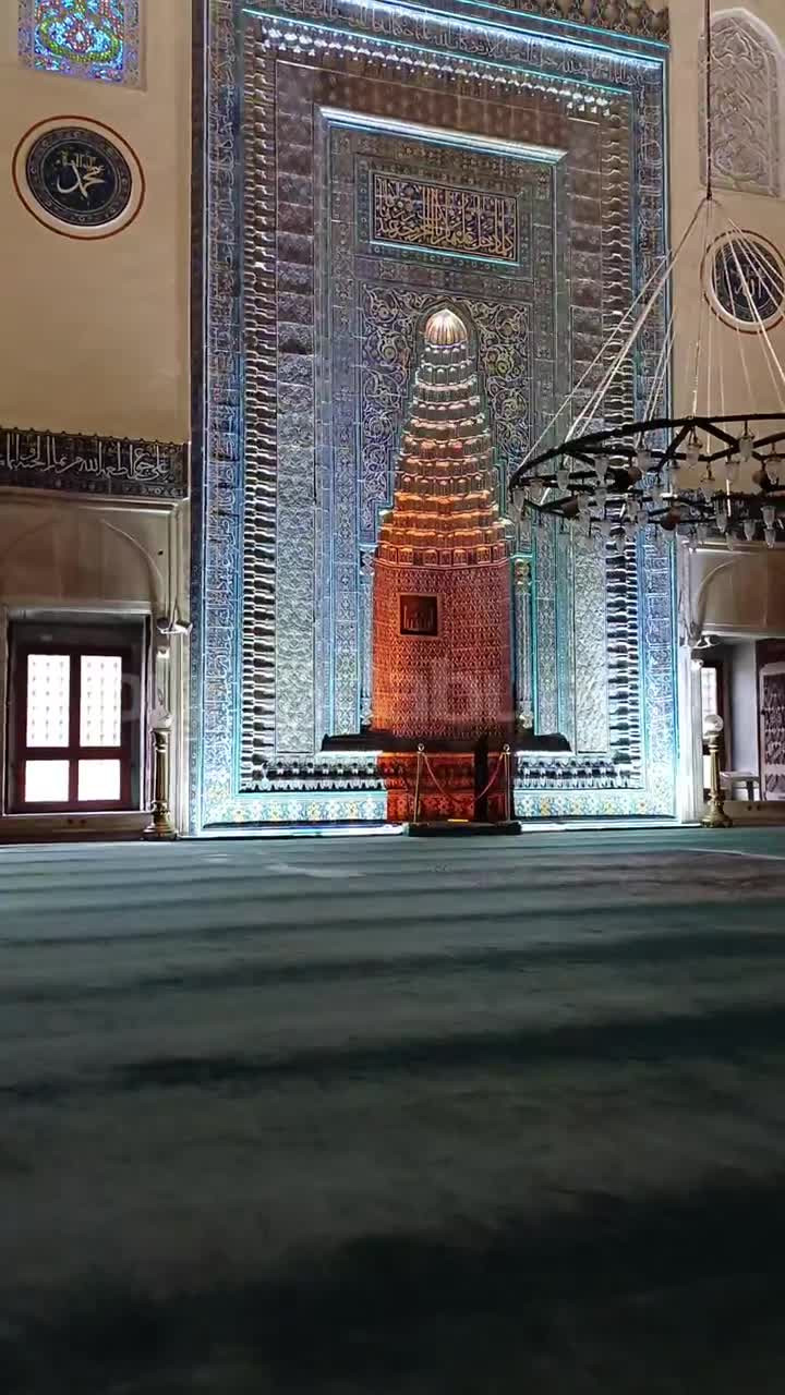 Bursa'daki tarihi caminin duvarında gözden kaçan 'Mecnun' detayı!