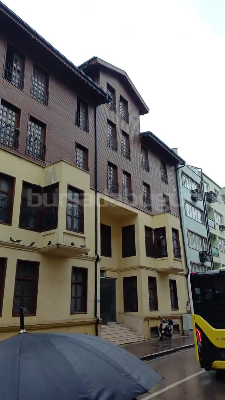 Bursa'nın göbeğinde yıllardır boş duruyor! Tarihi binanın kapıları ilk kez açıldı
