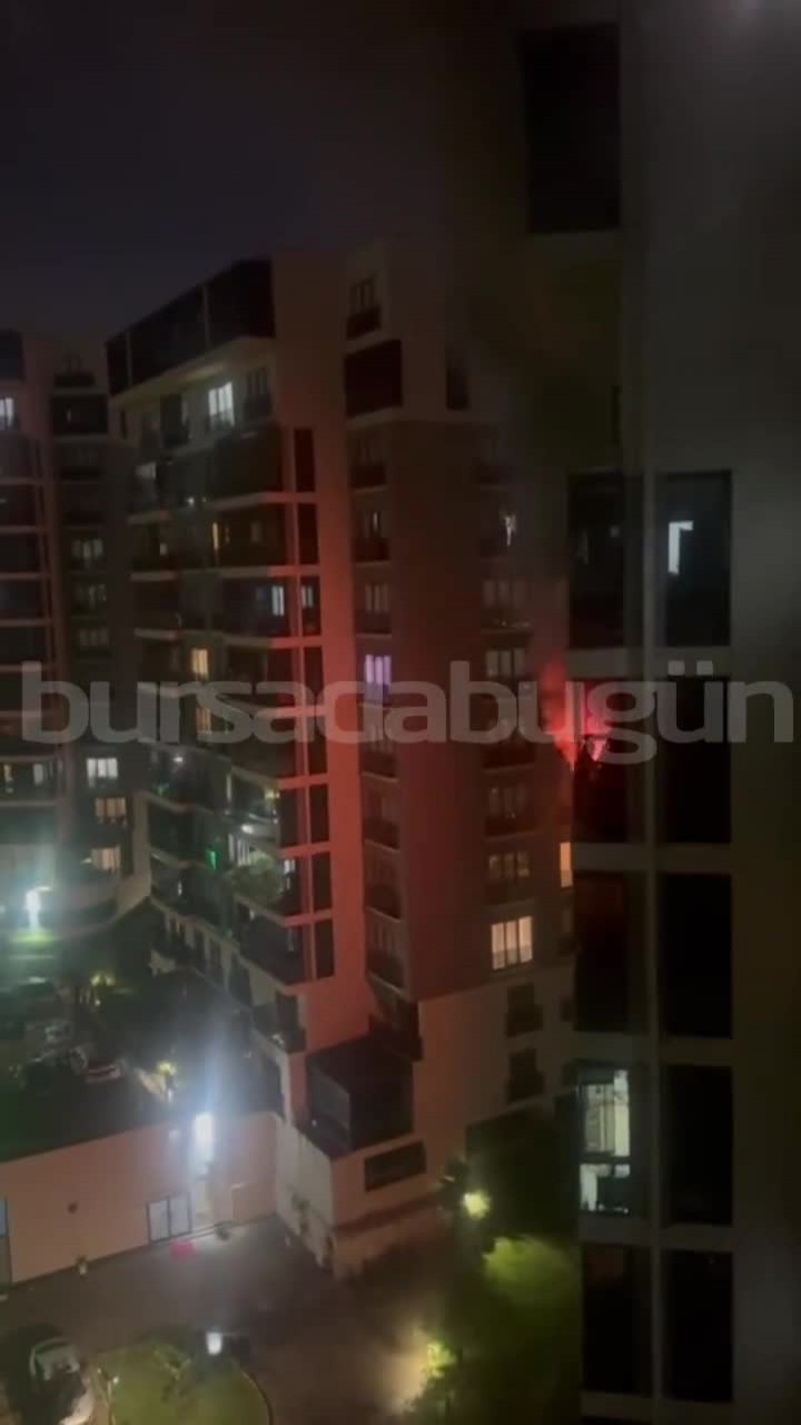Bursa'da 10 katlı apartmanda büyük yangın! Dumanlar her yerden görünüyor...