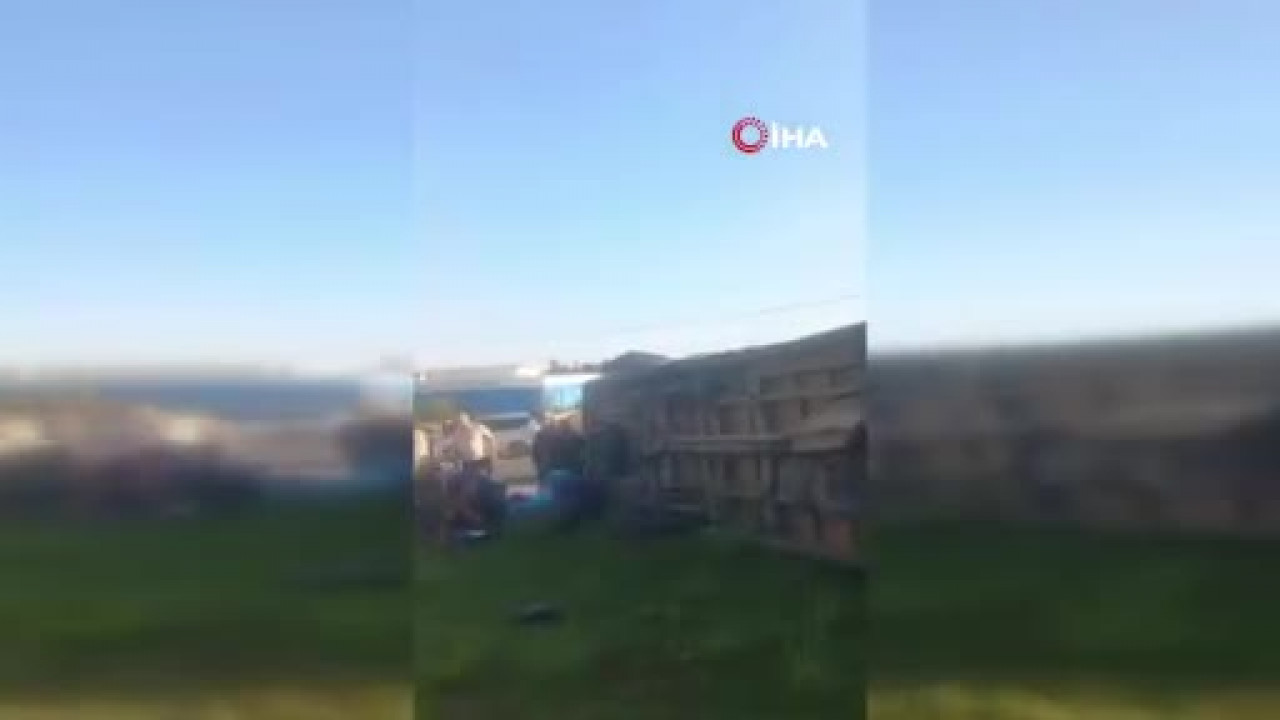 Manavgat'ta tur minibüsü, kamyonet ve otomobil çarpıştı: 15'i turist 17 kişi yaralandı