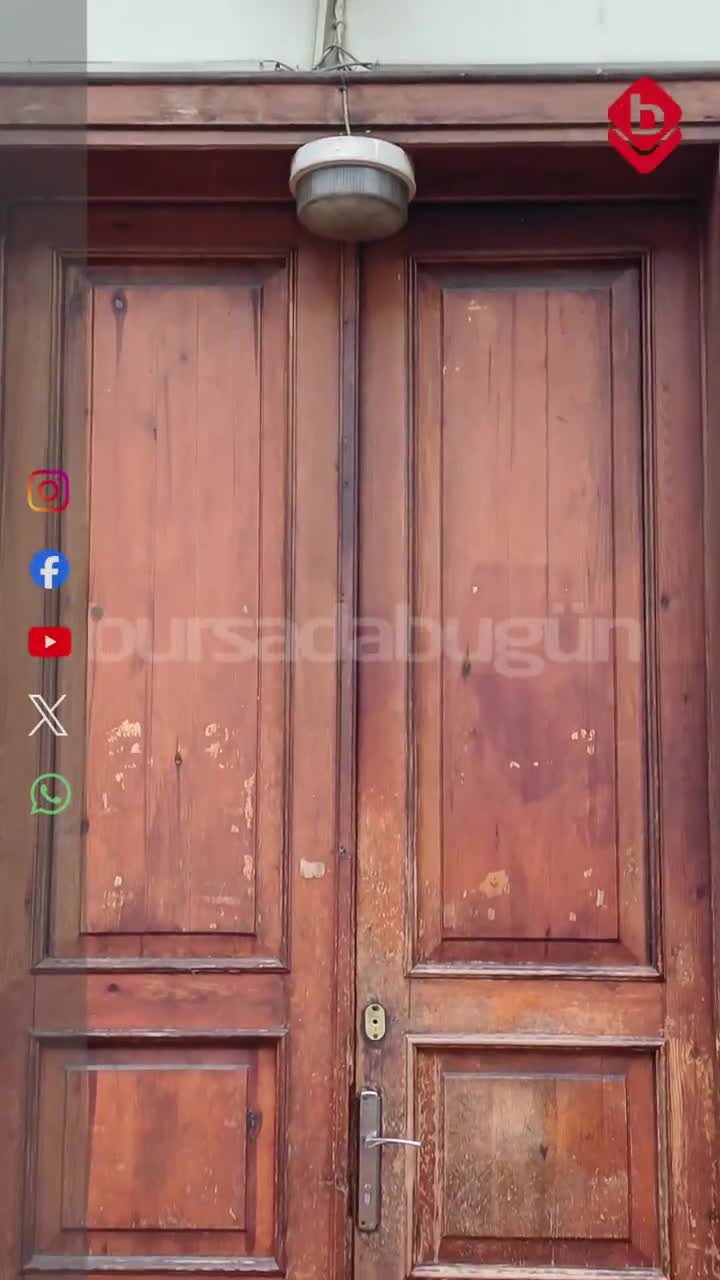 Bursa'da tarihi caminin duvarındaki çatlaklar dikkat çekti