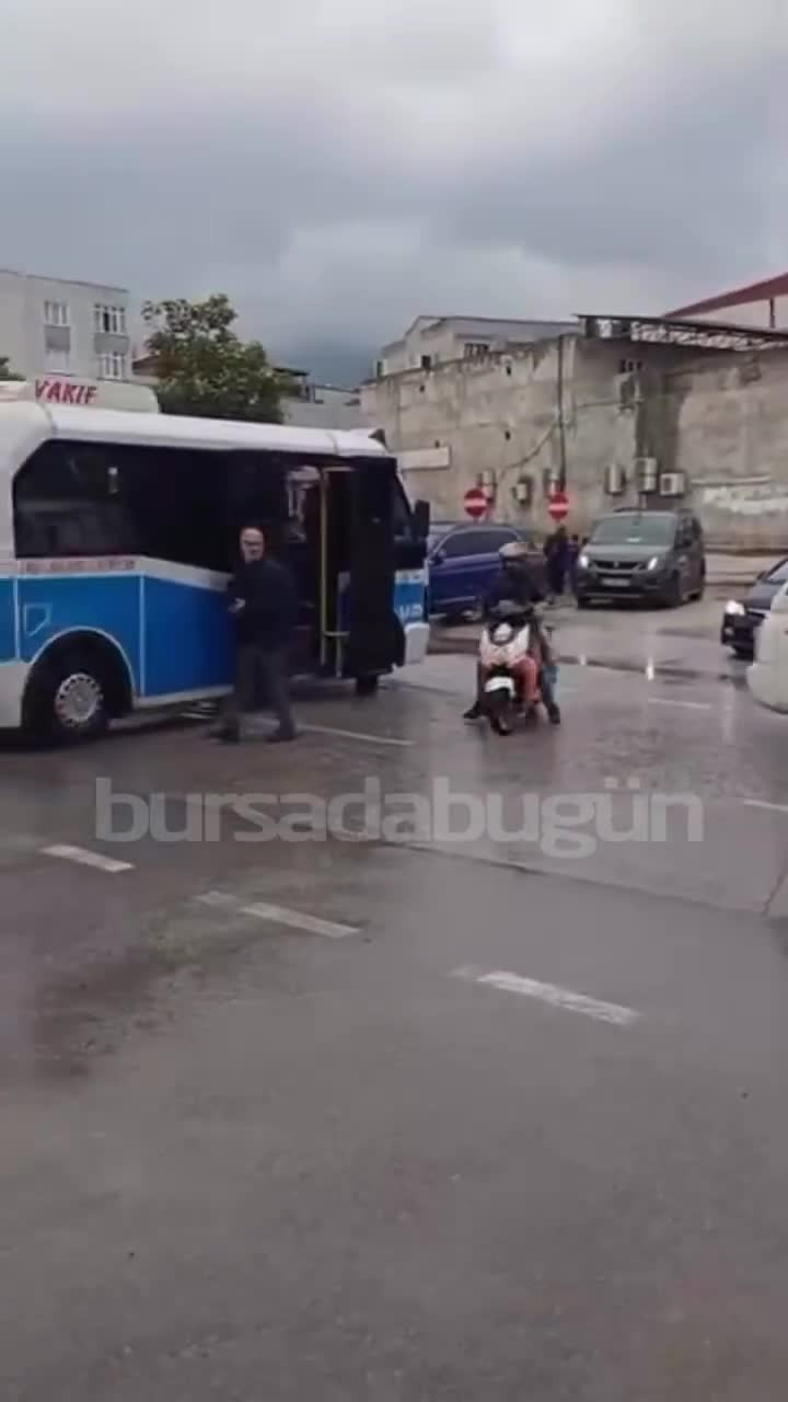 Bursa'da vatandaşlardan çözüm çağrısı! 'Trafik lambası koyulmalı...'