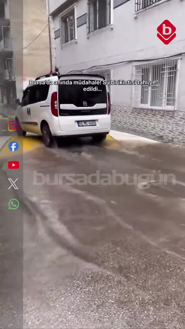 Bursa'da anında müdahale! Su birikintisi tahliye edildi...