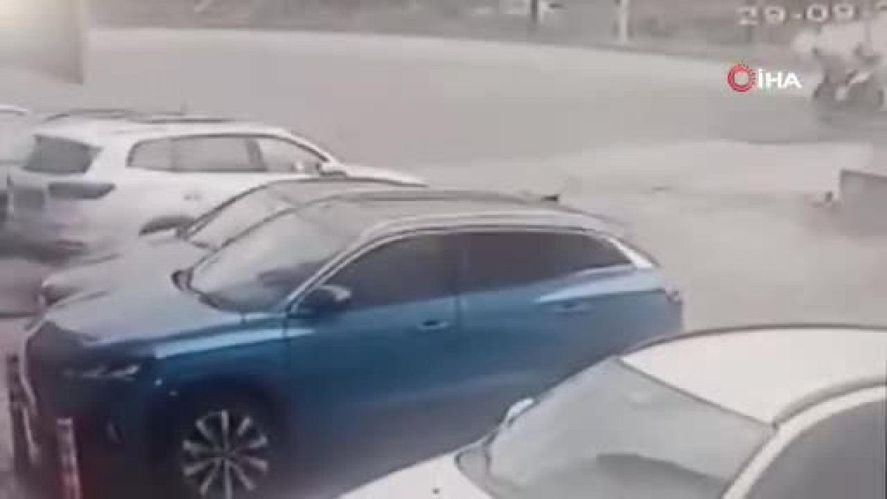Bursa'da kontrolden çıkan motosiklet alt yola uçtu!