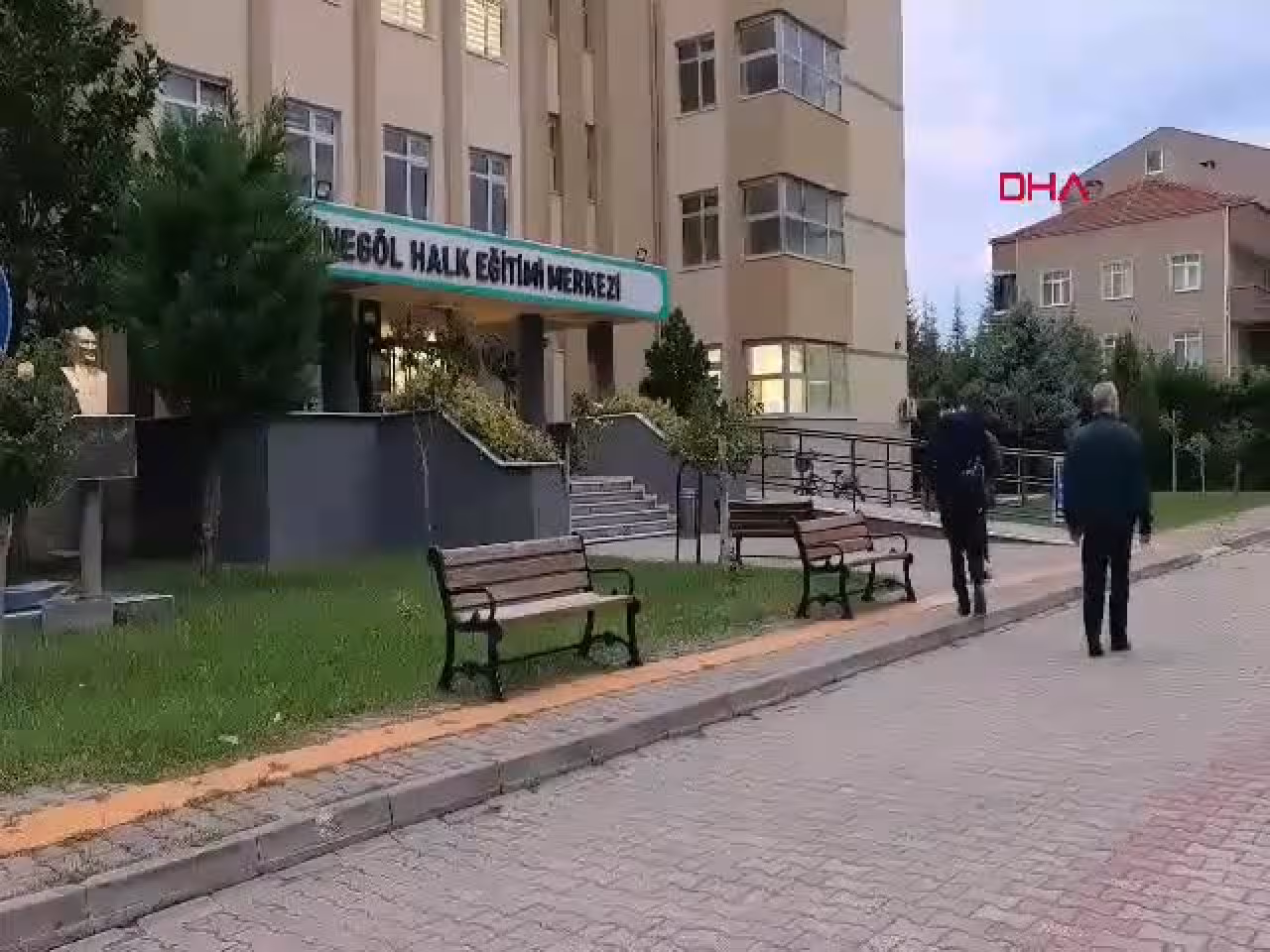 Bursa'da ehliyet sınavında kopya düzeneği! 2...