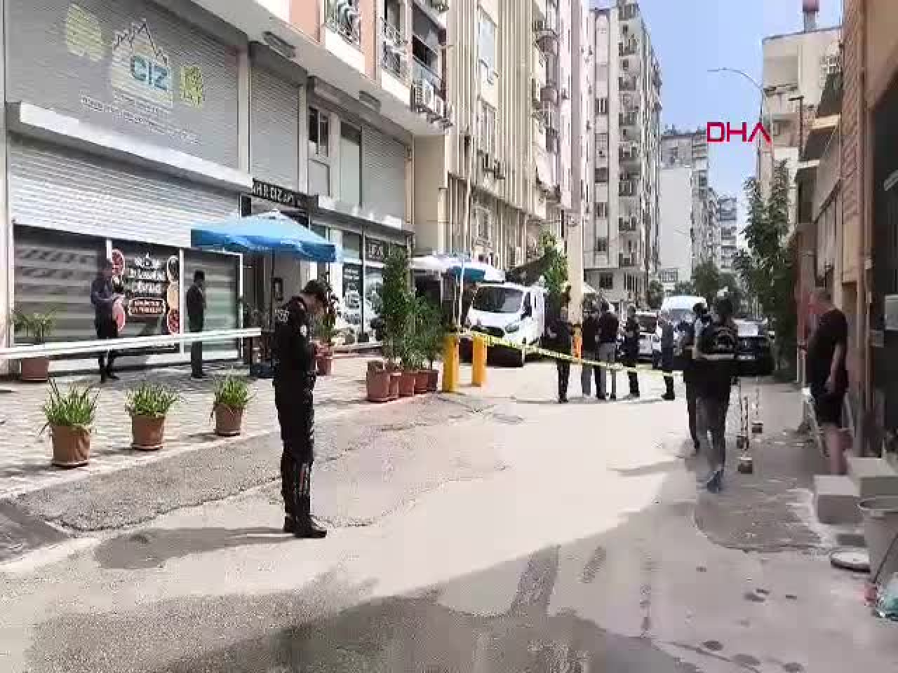 Kuyumcuya iş yerinin önünde silahlı saldırı: Ölü ve yaralı var...