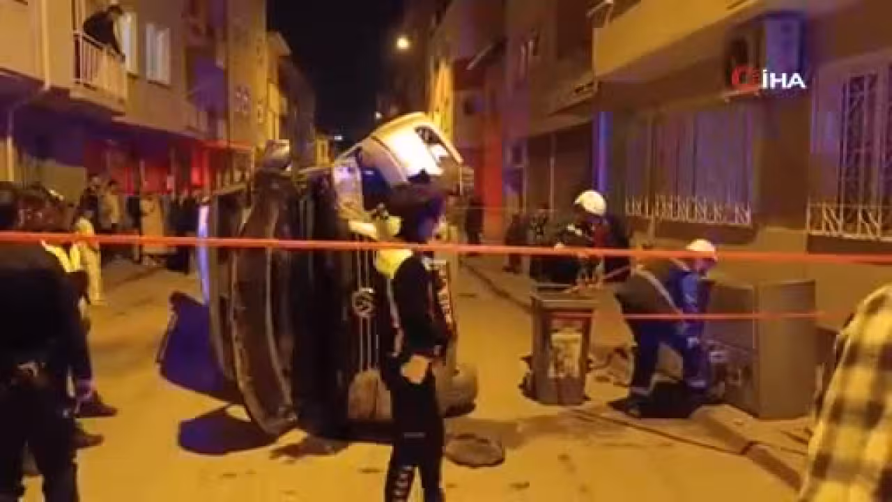 Bursa'da kontrolden çıkan minibüs devrildi! ...