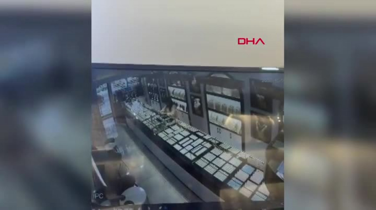 Tabancayı doğrultup "Bu bir soygundur" dedi, aldığı cevapla kaçtı
