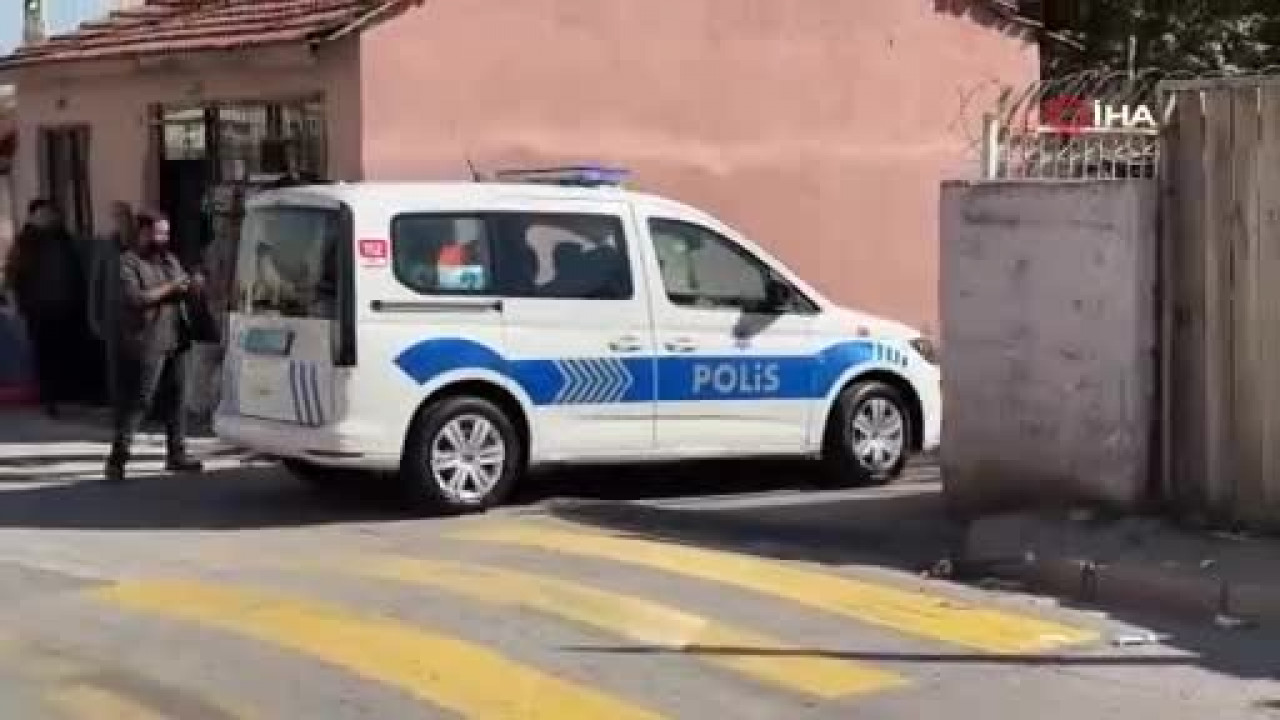 Ortaokul öğrencisinin çantasından tabanca çıktı! Ailesiyle birlikte gözaltına alındı...