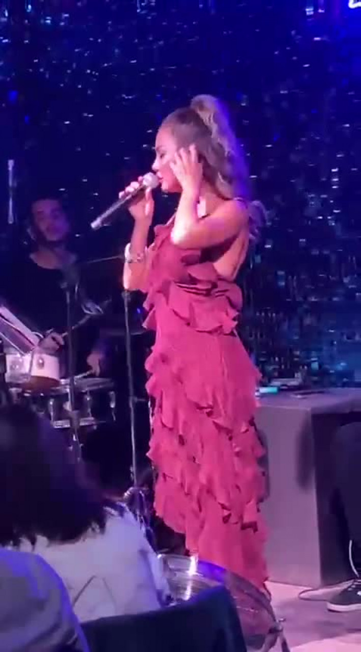 Kübra Lana'dan  müzik ziyafeti!